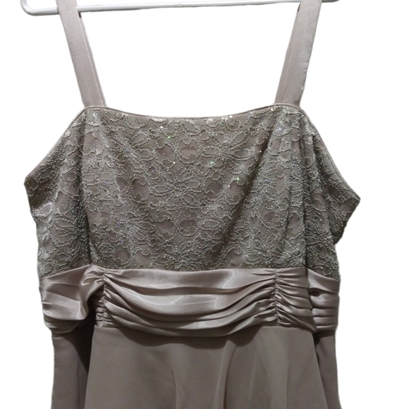 Dress Barn Collections Formal Halter Beaded Dress with Matching Jacket Plus 20 - Picture 7 of 16